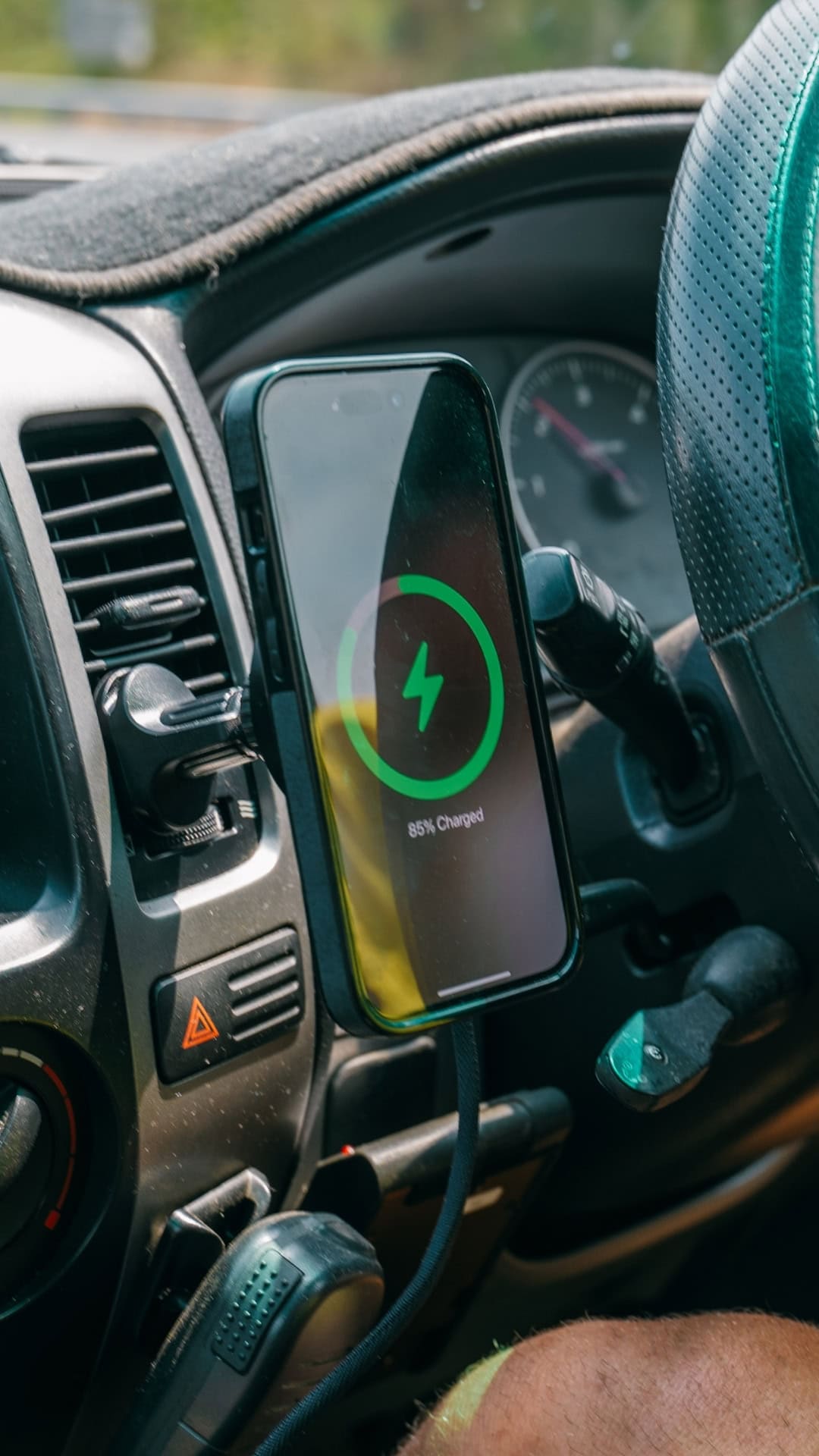 RAMORA Magnetic Car Mount - MagSafe Wireless Charging