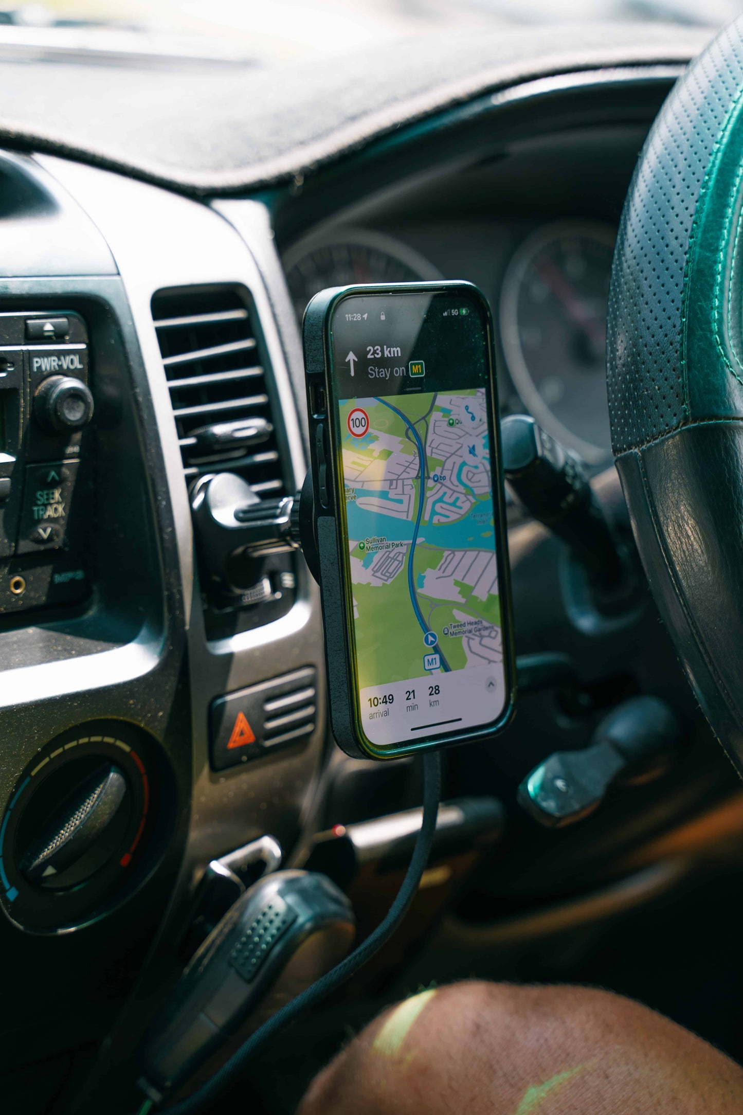 RAMORA Magnetic Car Mount - MagSafe Wireless Charging